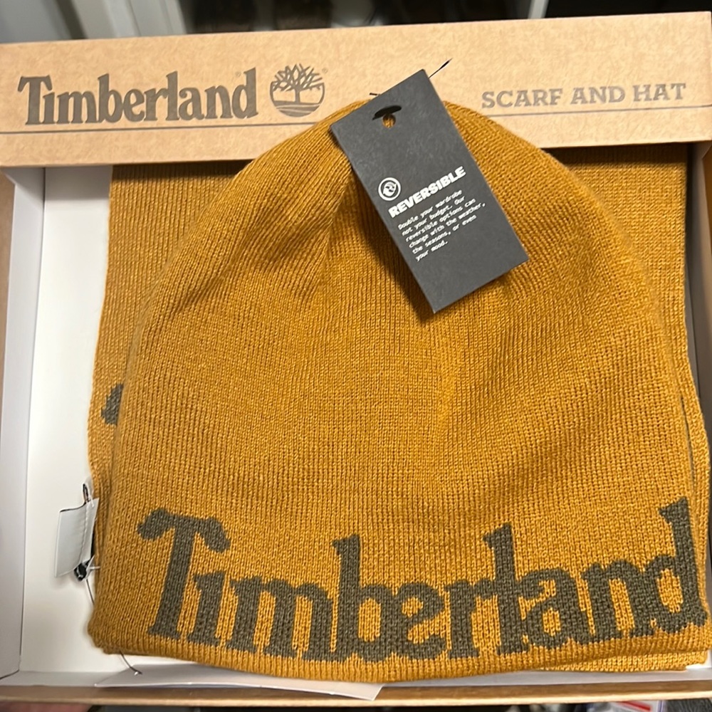 BRAND NEW Timberland Reversible Scarf and Beanie Hat Set